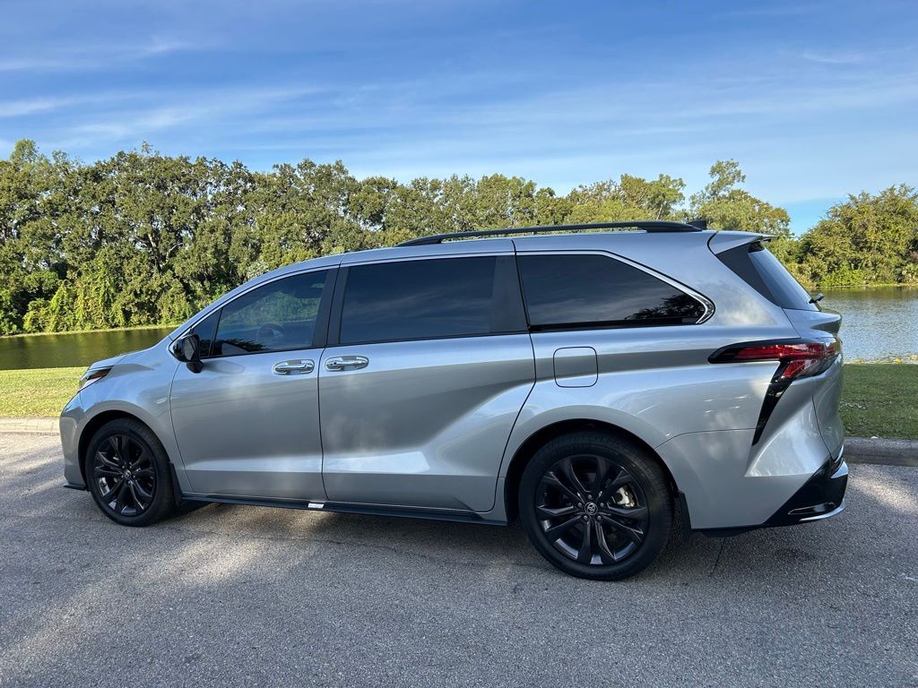 Thumbnail: 2024 Toyota Sienna - 3