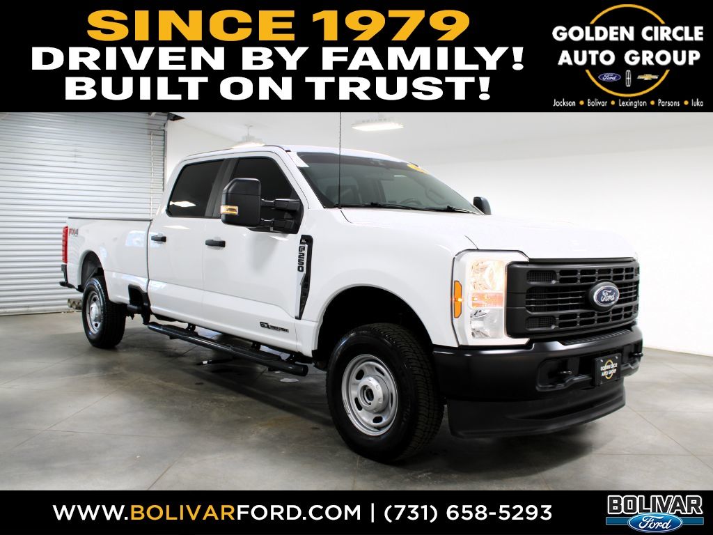 Oxford White 2025 Ford F-250 Super Duty Pickup Truck Four-Wheel Drive 10-Speed Automatic