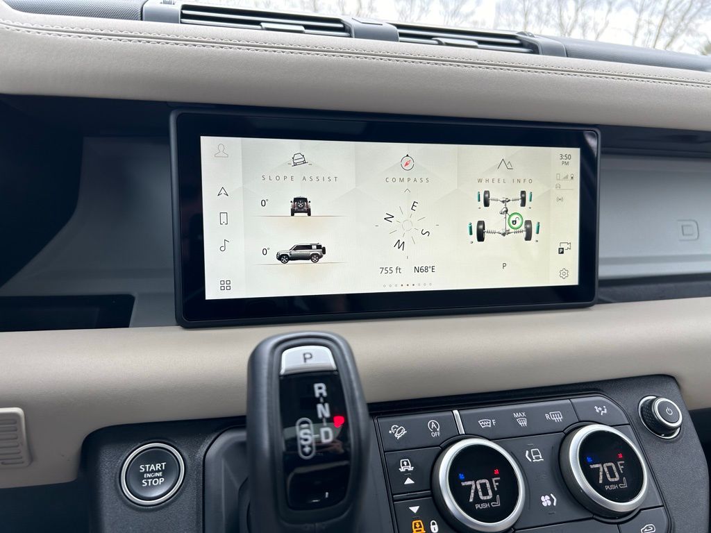 2024 Land Rover Defender 110 32