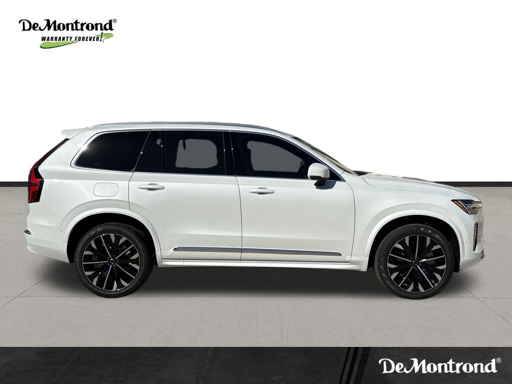 New 2026 Crystal White Volvo B6 Plus 7-Seater image 4