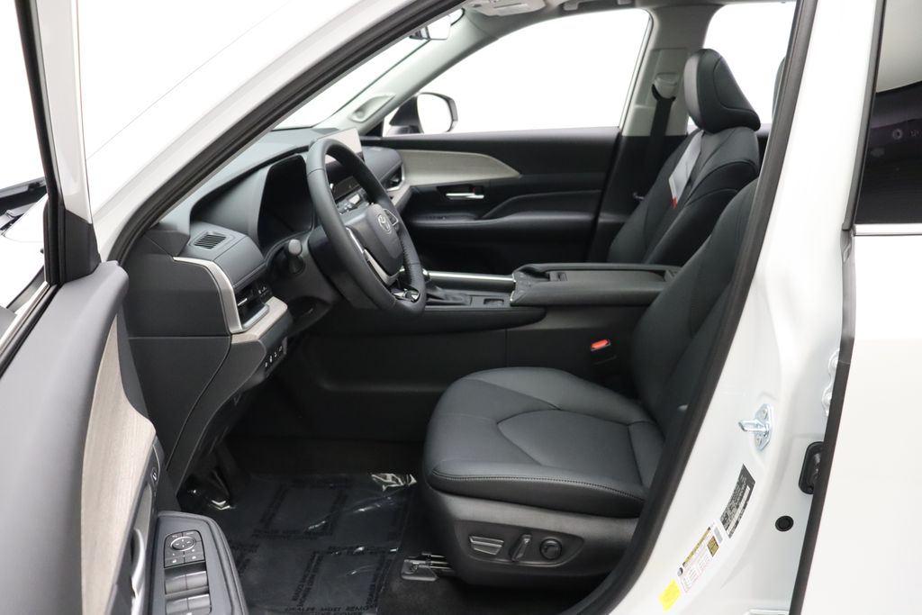 2025 Toyota Grand Highlander Limited 14