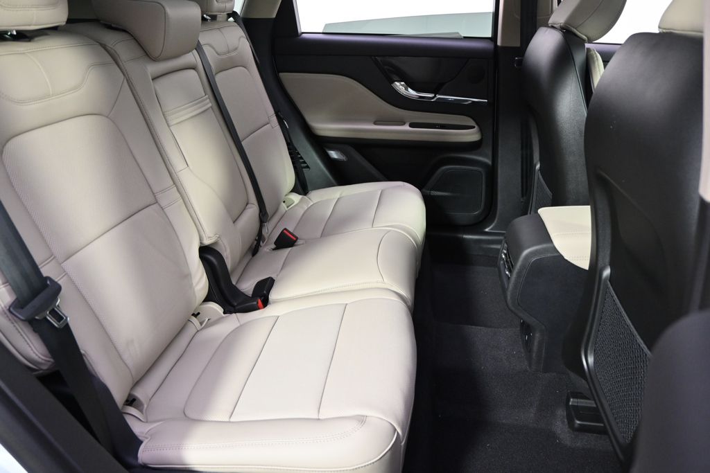 New 2026 White Lincoln Reserve image 17