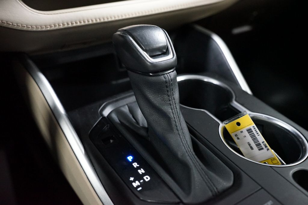 Thumbnail: 2020 Toyota Highlander - 21