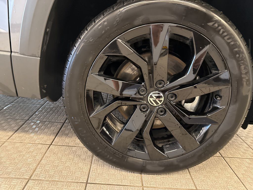 2024 Volkswagen Taos SE photo 6