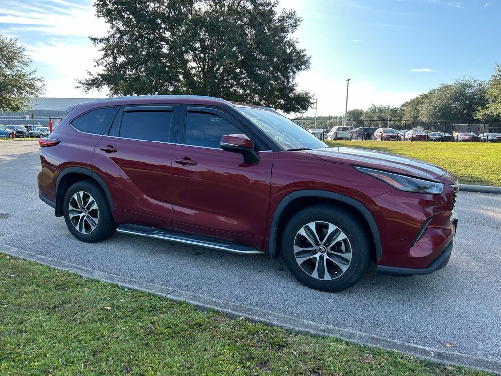 Thumbnail: 2022 Toyota Highlander - 7