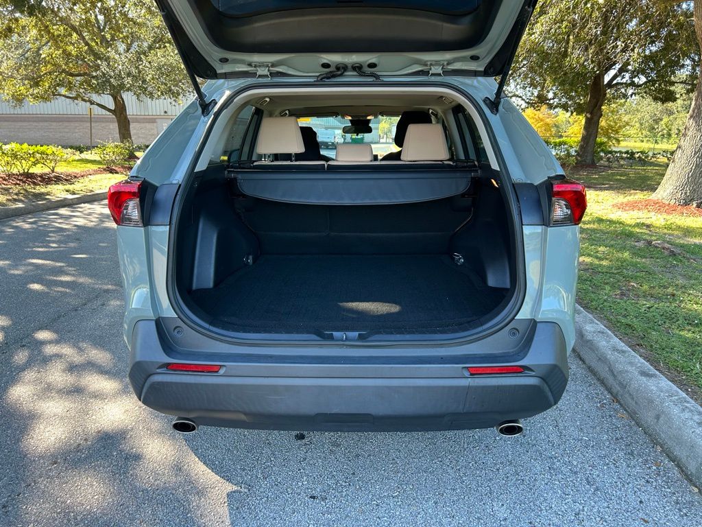 Thumbnail: 2019 Toyota RAV4 - 10