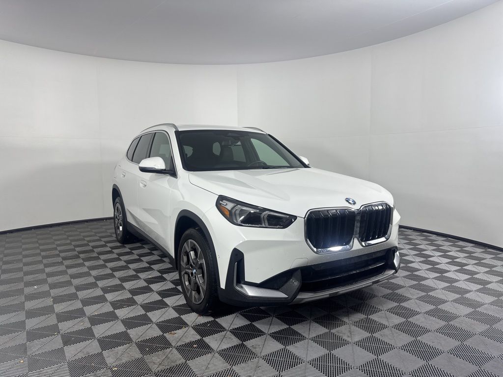 Thumbnail: 2023 BMW X1 - 3