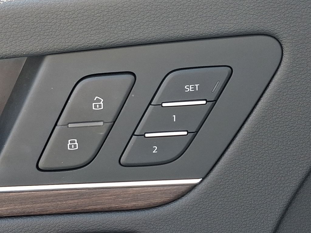 Thumbnail: 2023 Audi Q5 - 25