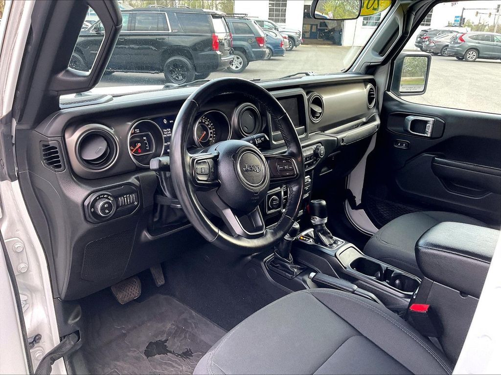 2022 Jeep Gladiator — photo 8