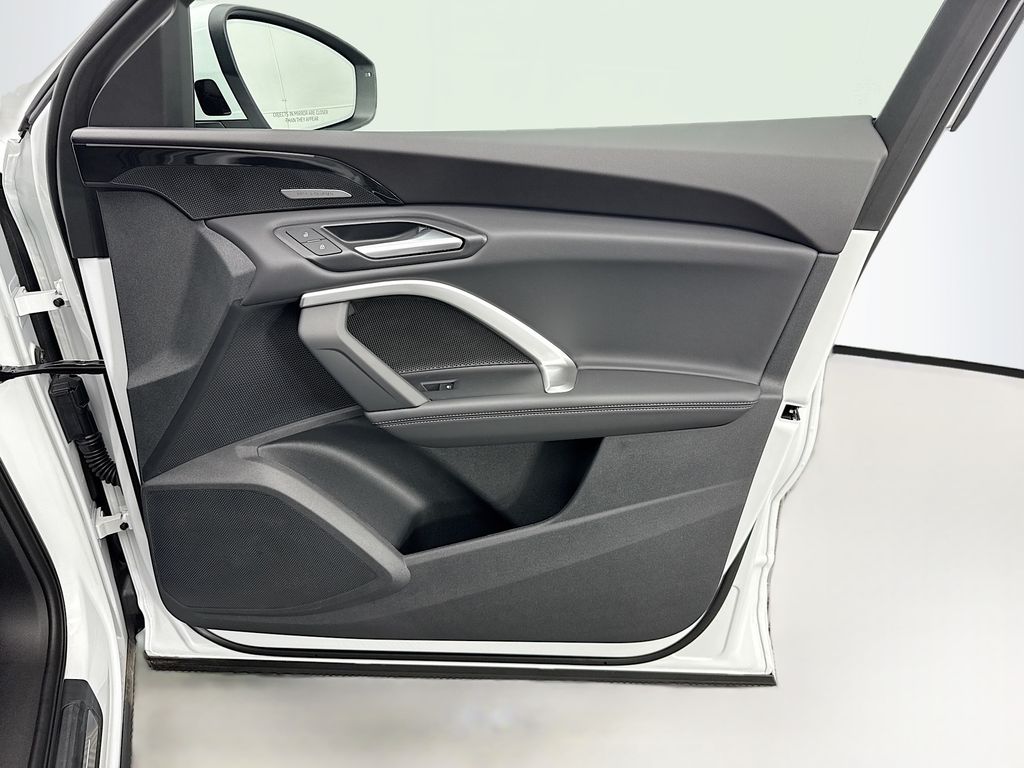 Thumbnail: 2025 Audi Q5 - 24