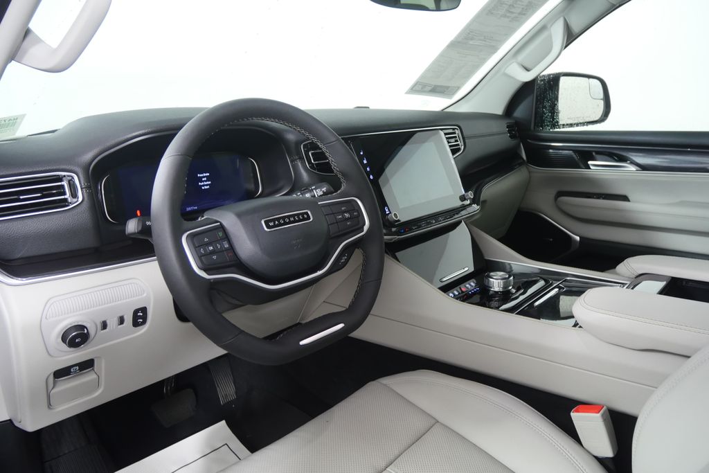 Thumbnail: 2024 Jeep Wagoneer - 12