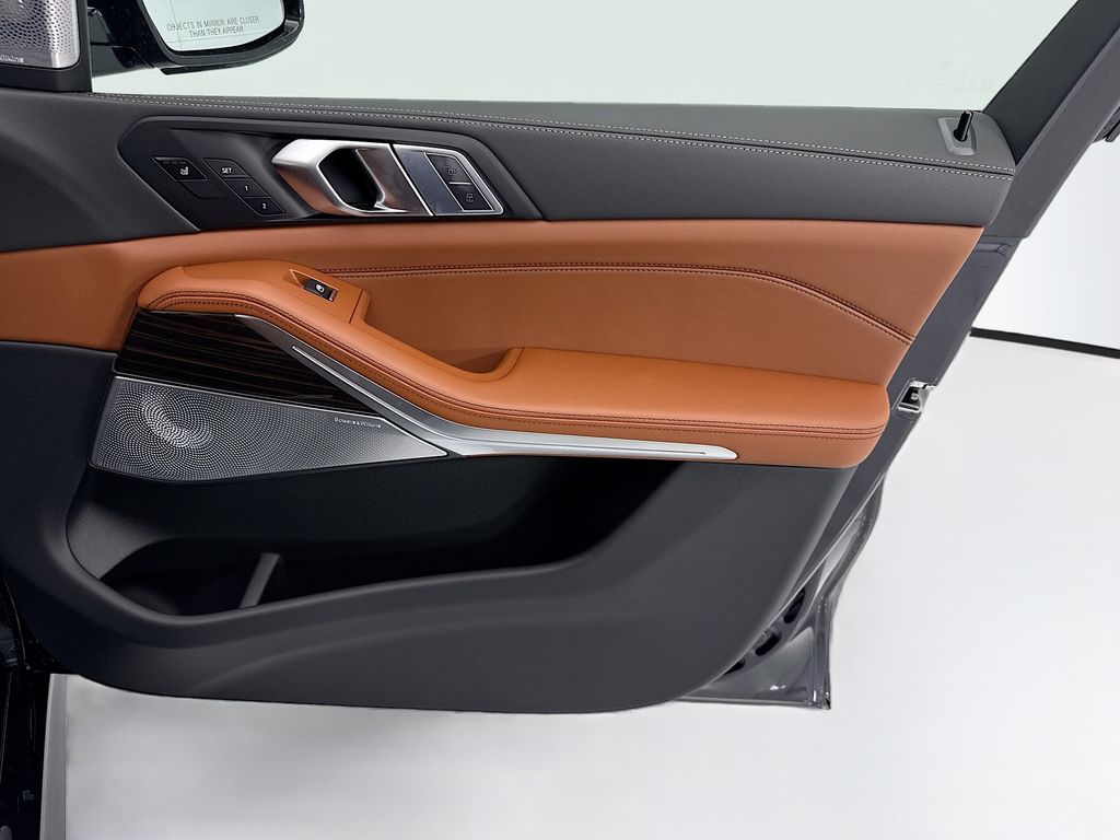 Thumbnail: 2027 BMW X7 - 24