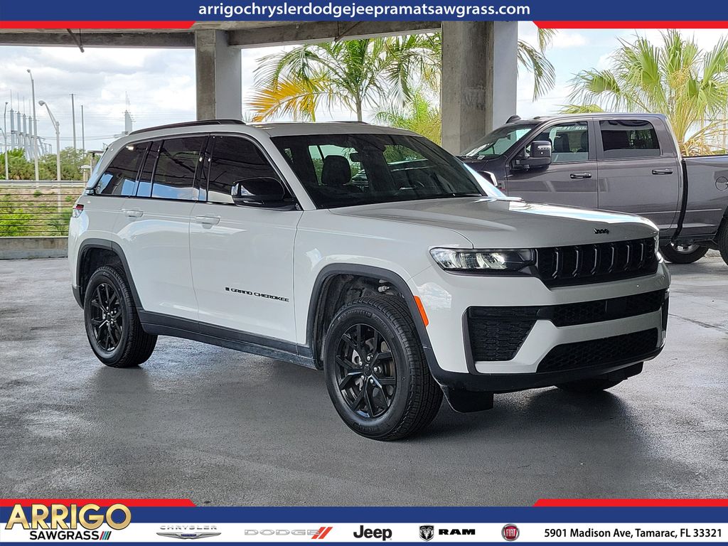 2026 Jeep Grand Cherokee Laredo
