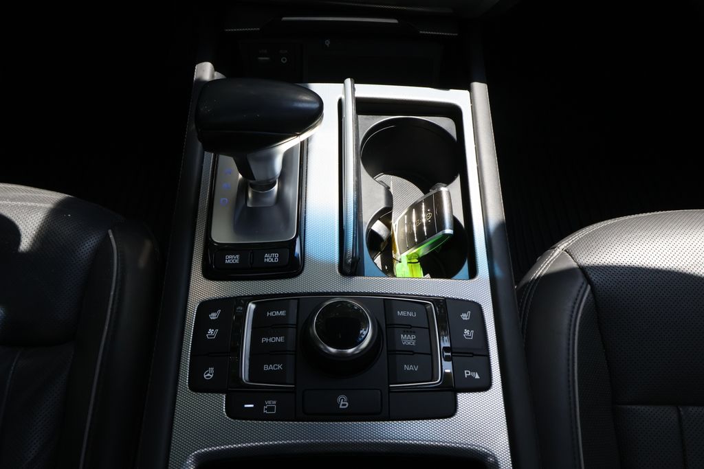 Thumbnail: 2018 Genesis G80 - 18