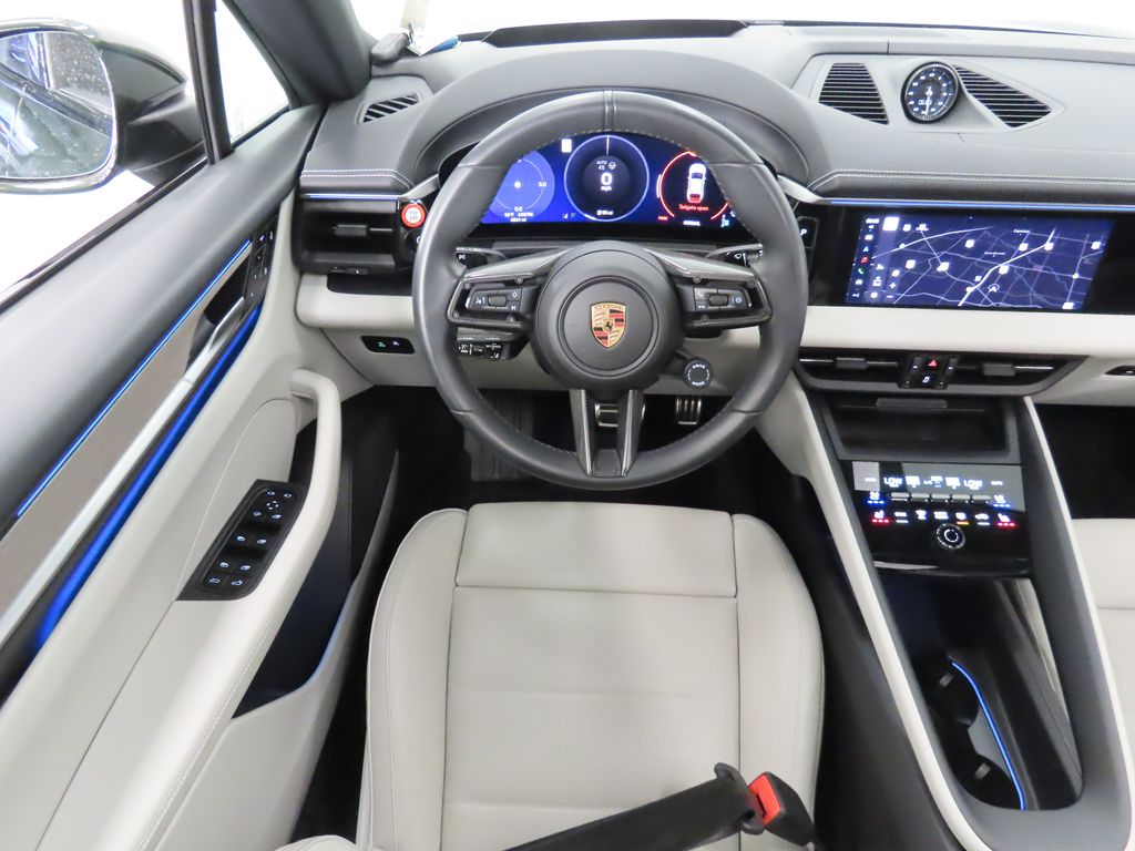 Thumbnail: 2025 Porsche Macan - 16