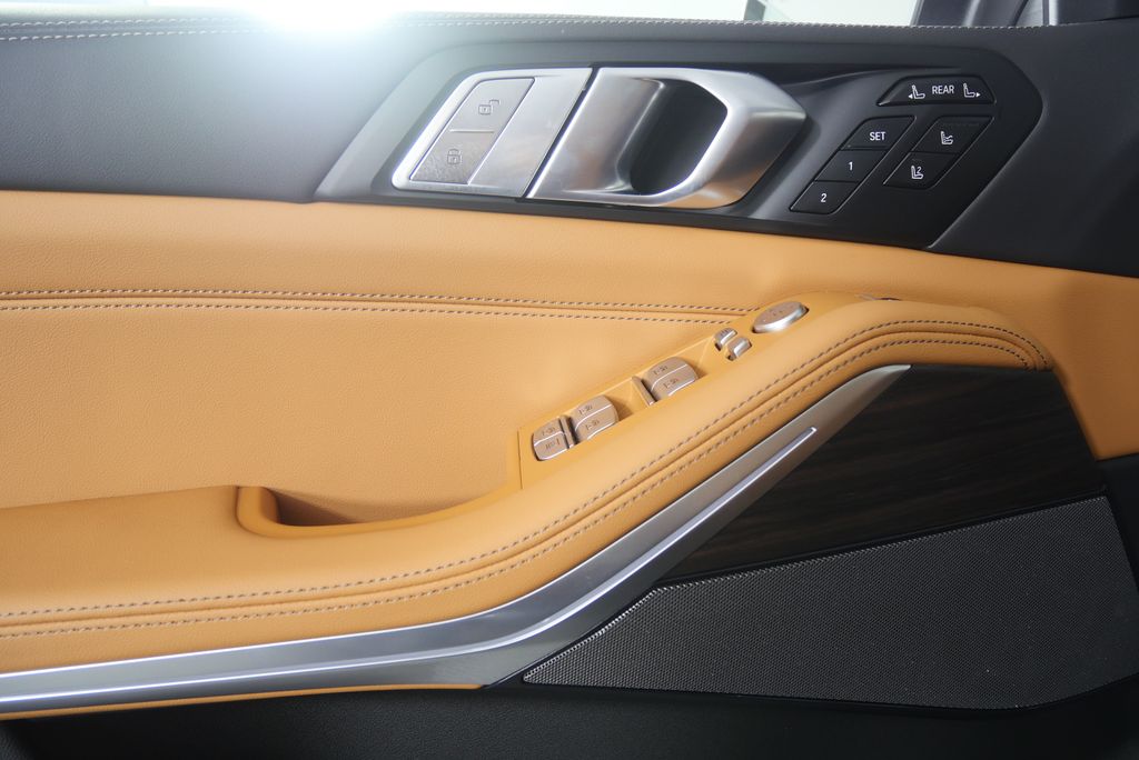 Thumbnail: 2026 BMW X7 - 8