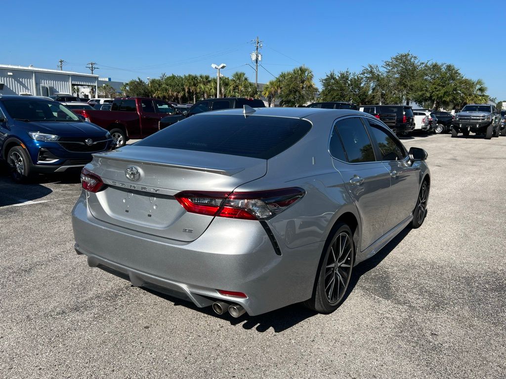 2023 Toyota Camry SE 3