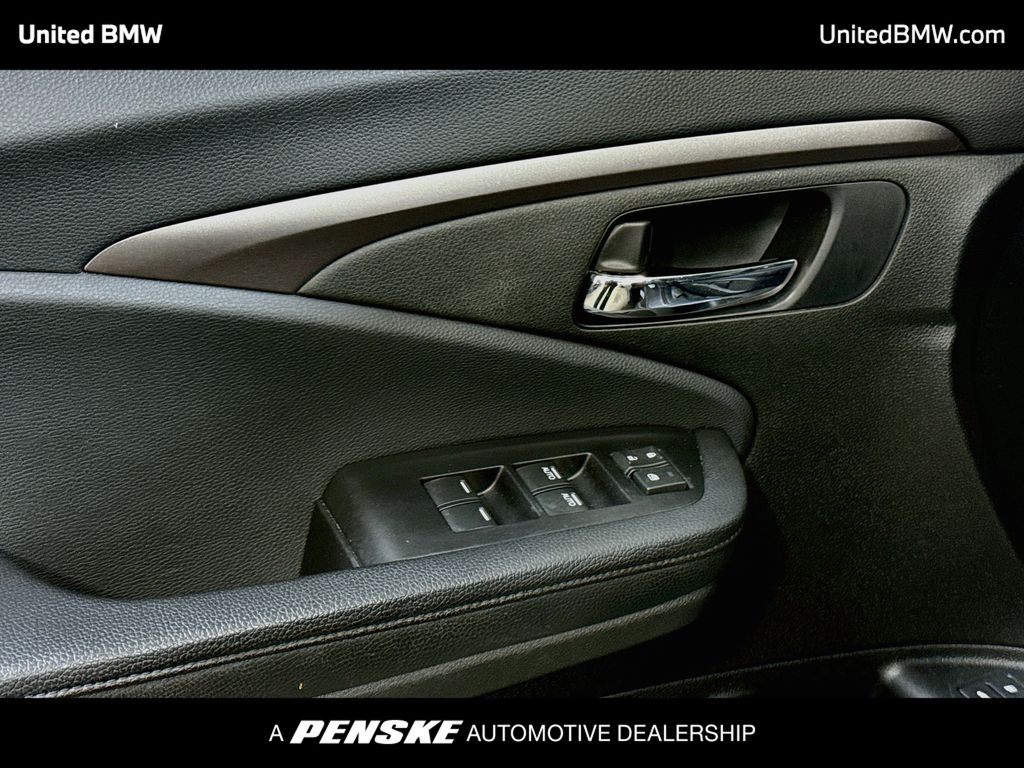 Thumbnail: 2018 Honda Pilot - 3