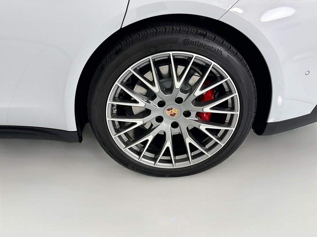 Thumbnail: 2026 Porsche Panamera - 31