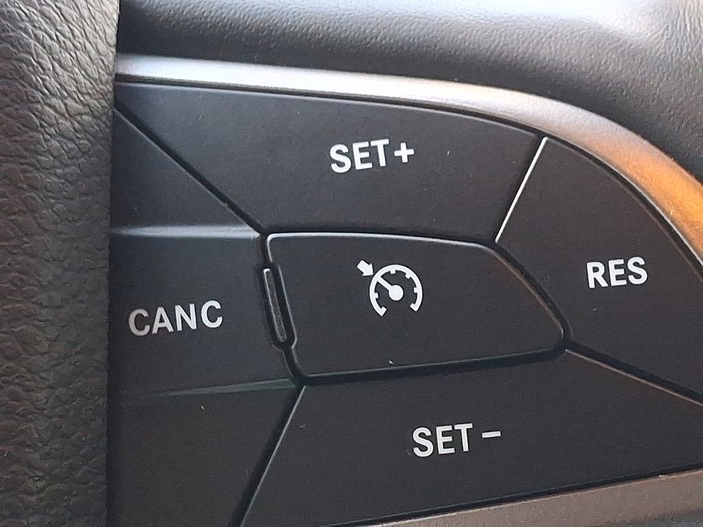 Thumbnail: 2020 Jeep Grand Cherokee - 26