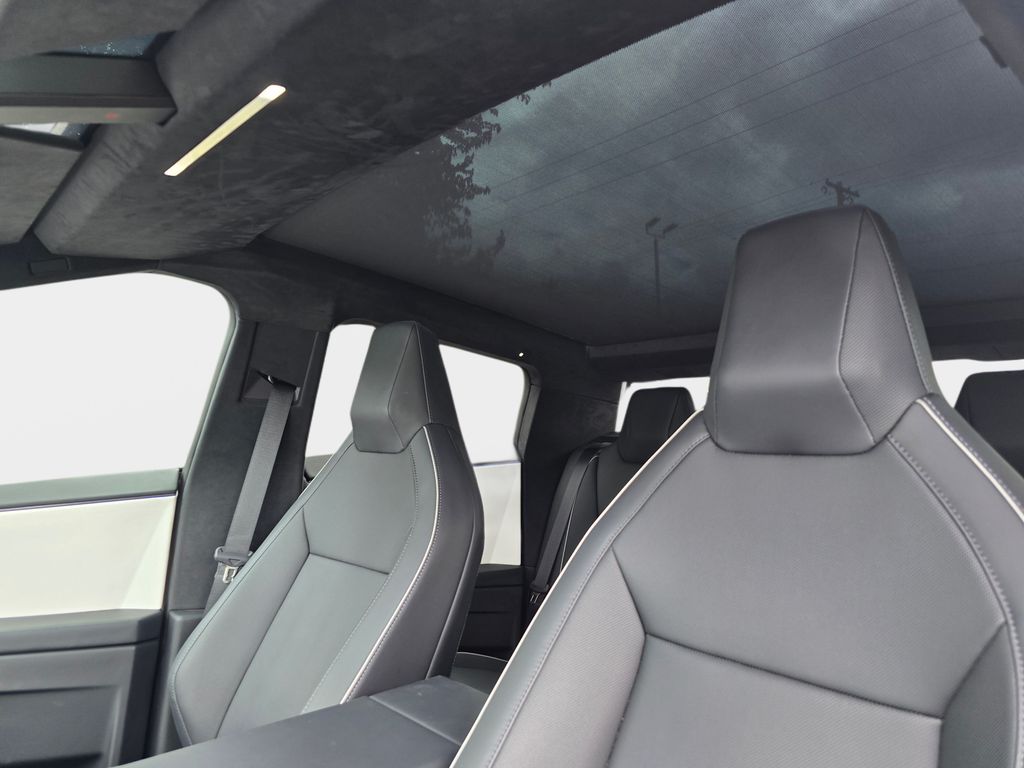 Used 2024  Tesla Base image 30