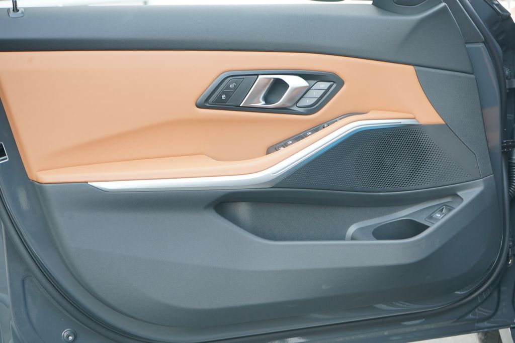 Thumbnail: 2026 BMW 3 Series - 9