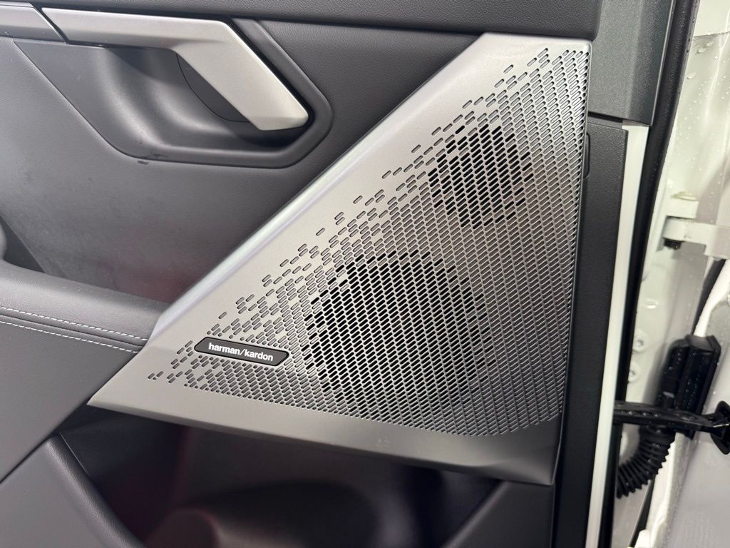 Thumbnail: 2025 BMW i5 - 24