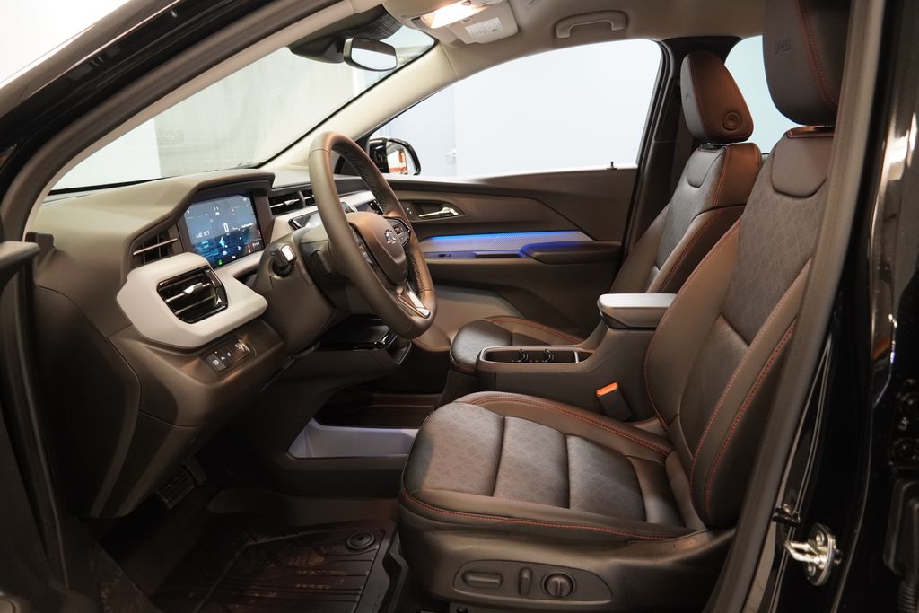 View vehicle photo 4