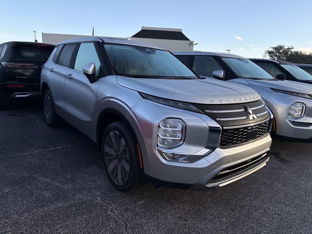 2026 Mitsubishi Outlander SE