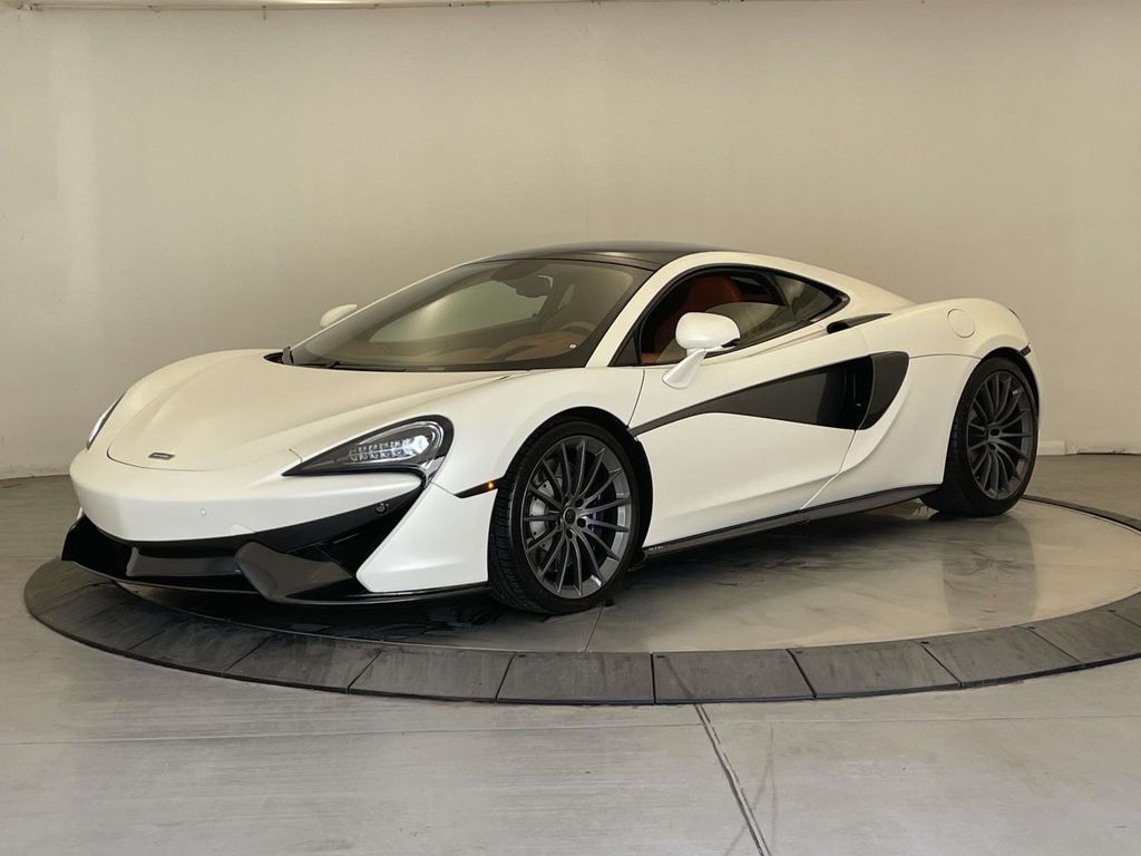 White 2017 McLaren 570GT RWD Coupe Rear-Wheel Drive 7-Speed Automatic