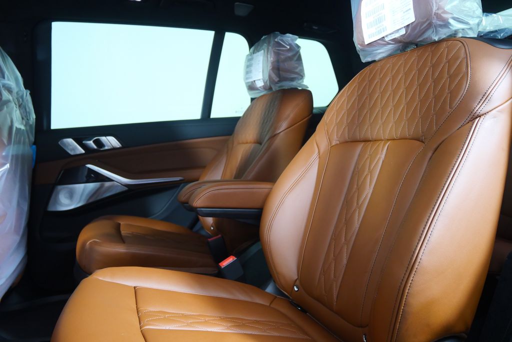 Thumbnail: 2026 BMW X7 - 17