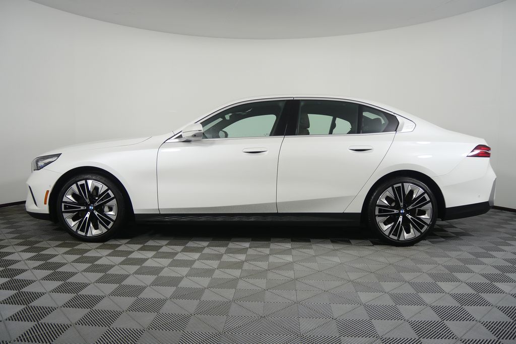 Thumbnail: 2025 BMW 5 Series - 6