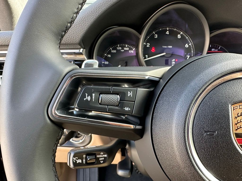 2025 Porsche Macan  21