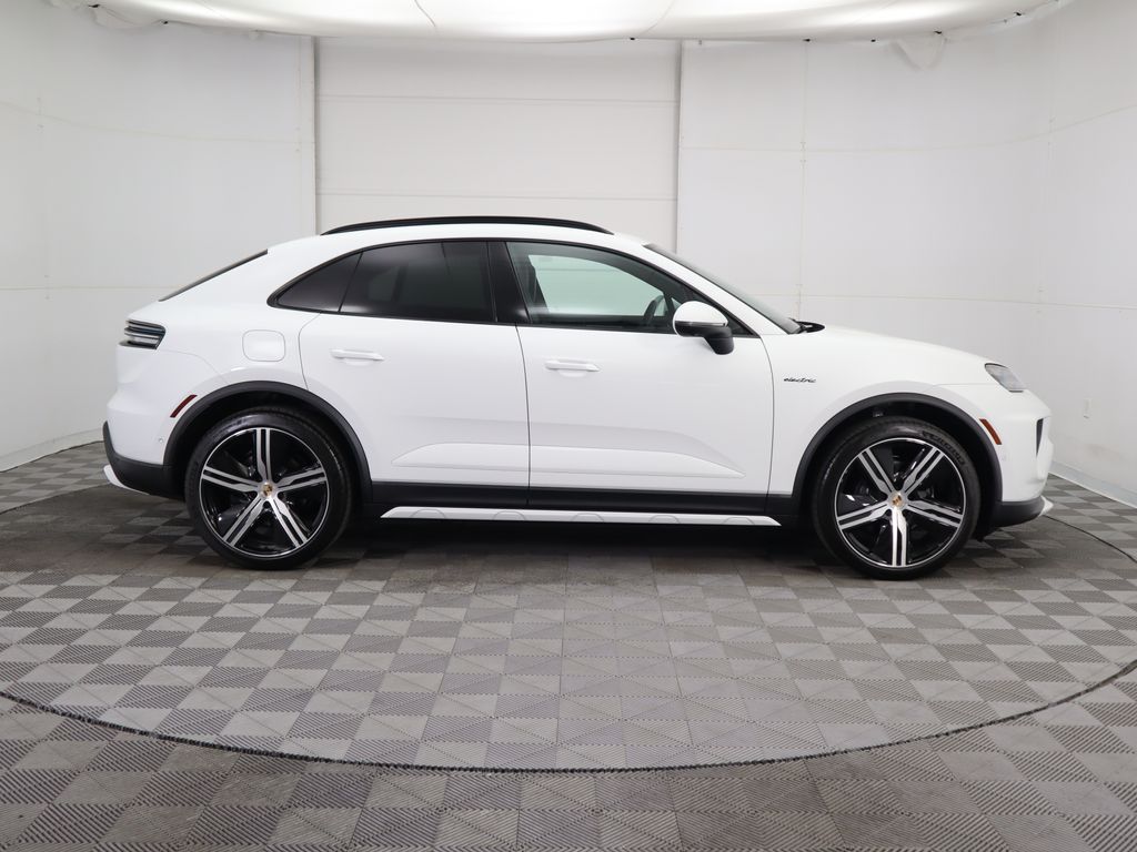 Thumbnail: 2025 Porsche Macan - 8