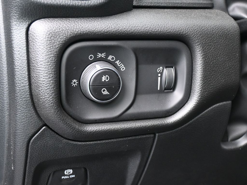 New 2026 Diamond Black Crystal Pearlcoat Ram Express image 14