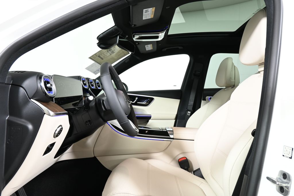 2025 Mercedes-Benz GLC 300 3