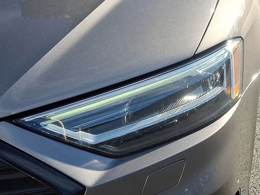 Thumbnail: 2021 Audi A8 - 9