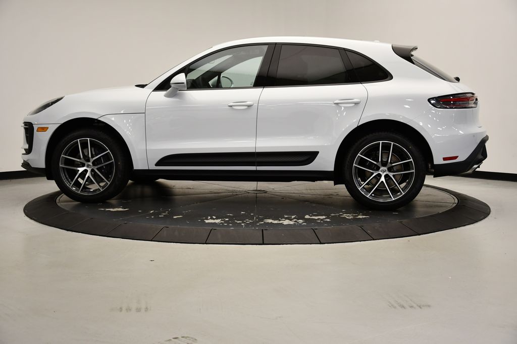 Thumbnail: 2025 Porsche Macan - 2