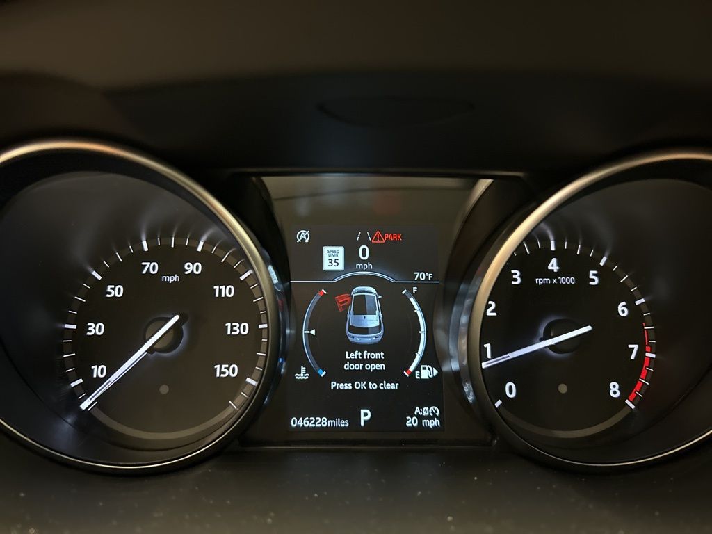 Thumbnail: 2019 Land Rover Discovery Sport - 17