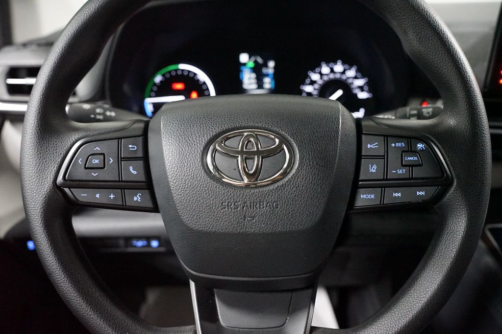 Thumbnail: 2022 Toyota Sienna - 12