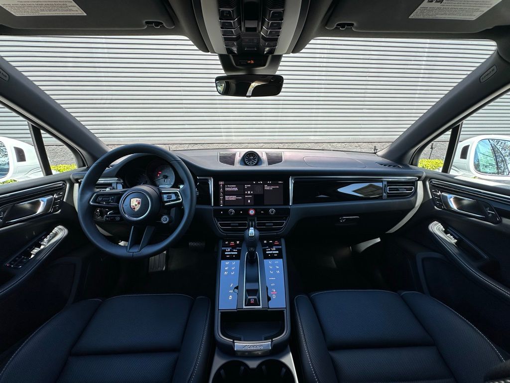 Thumbnail: 2026 Porsche Macan - 6