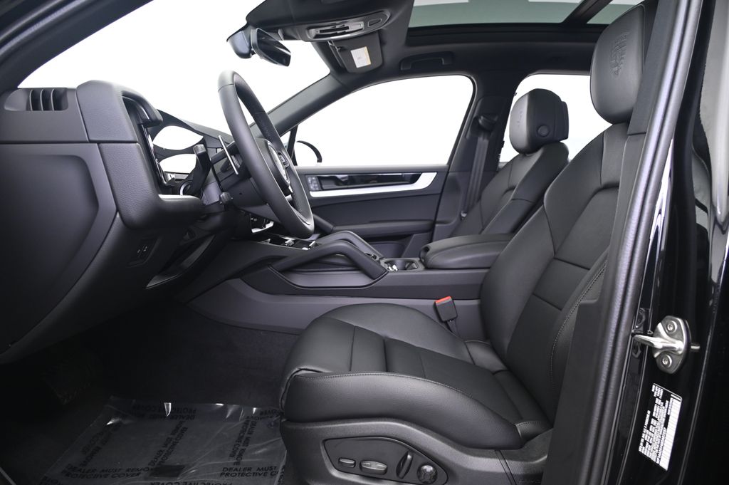 Thumbnail: 2025 Porsche Cayenne - 29
