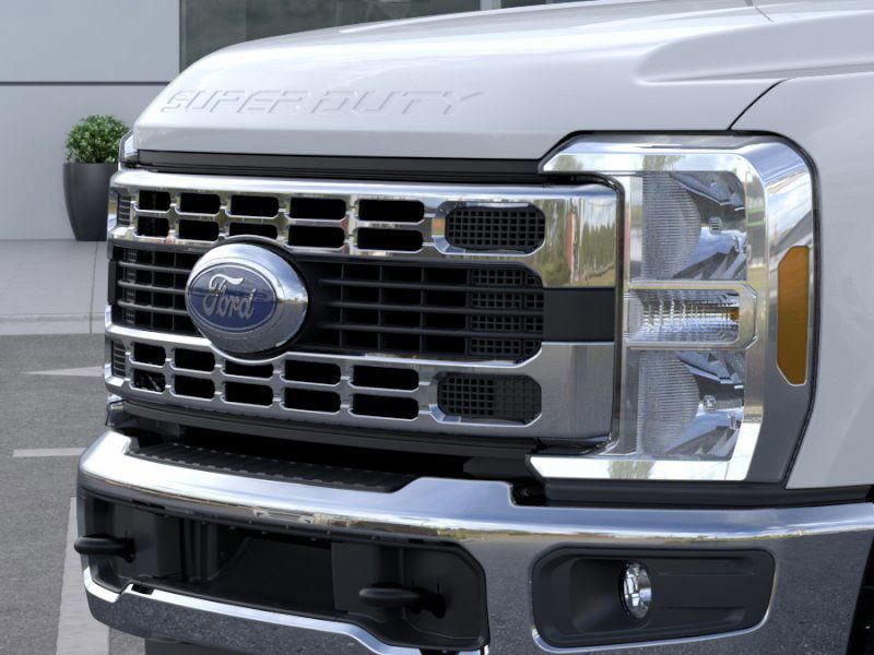 New 2025 Ford Super Duty F-350 Chassis Regular Cab (DRW) 169" Wheelbase XL