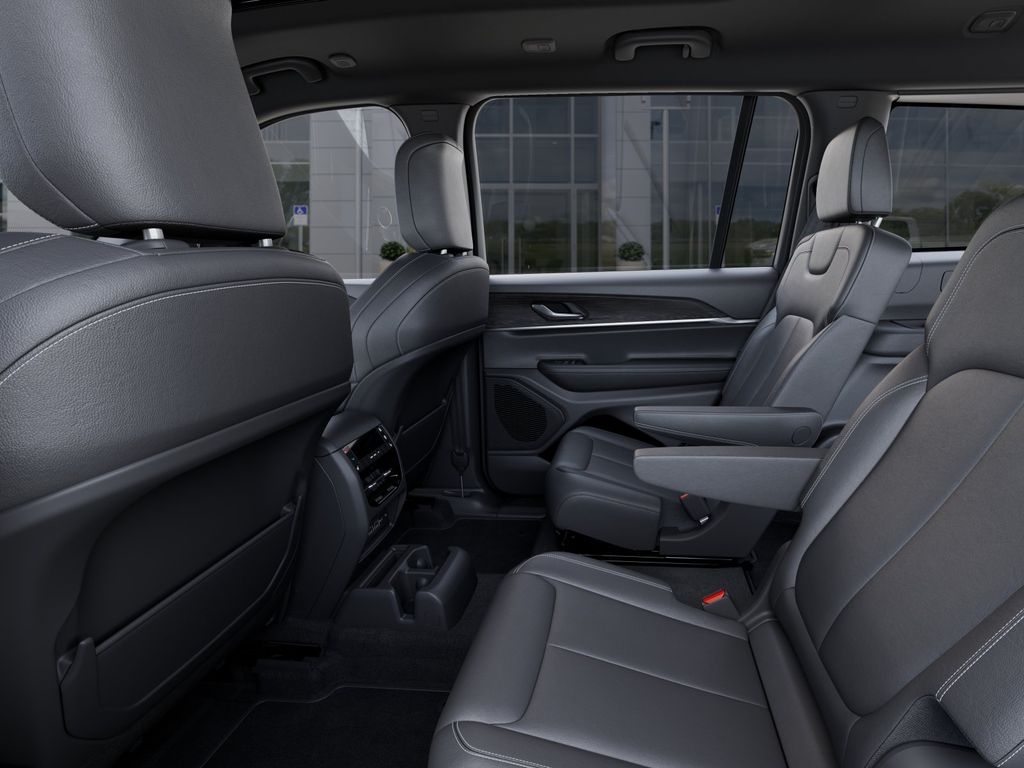 New 2025 Diamond Black Crystal Pearlcoat Jeep Limited image 23