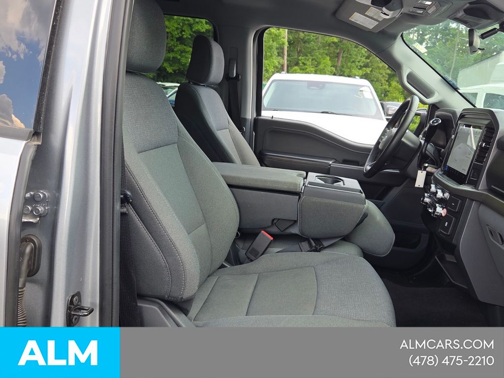 Used 2025 Silver Ford XLT image 16
