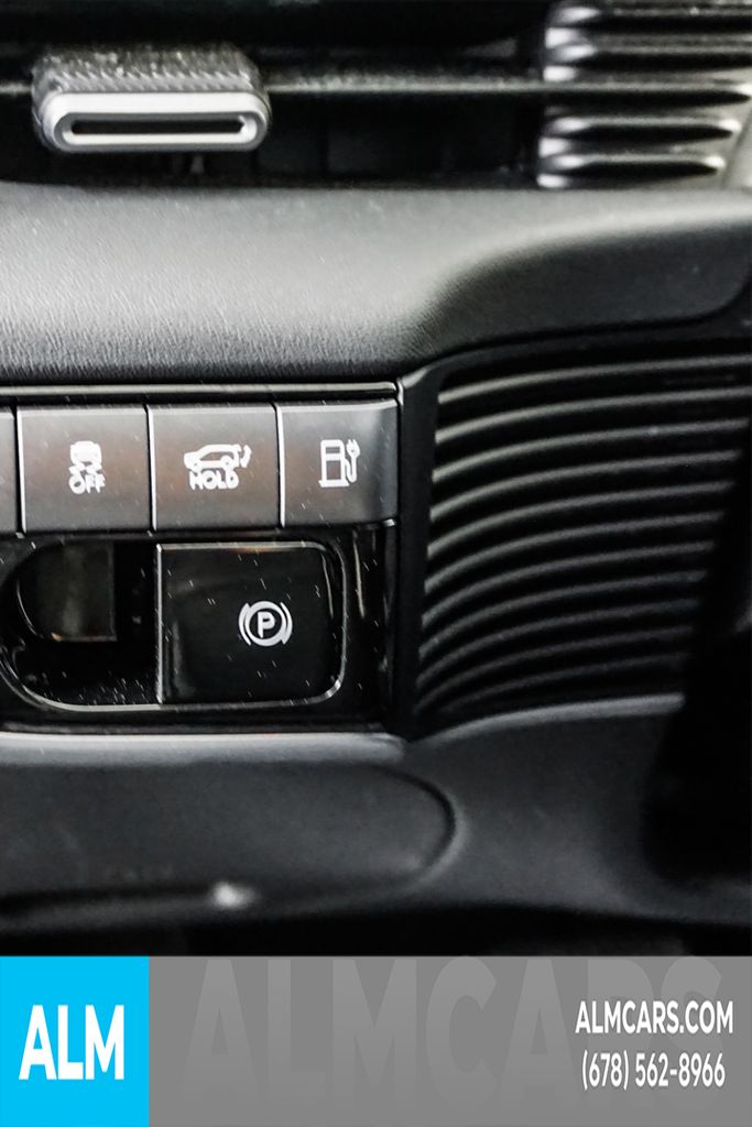 Used 2025 Gray Hyundai SEL image 34