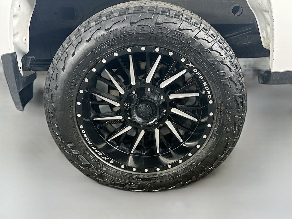 Used 2020 White Chevrolet LT image 33