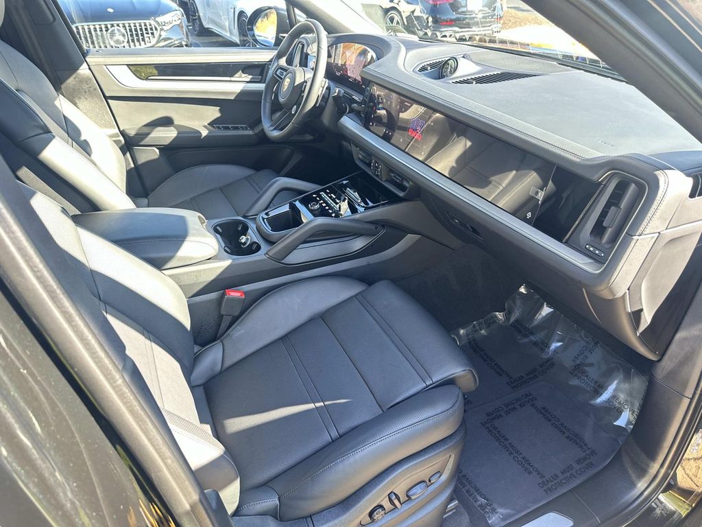 Thumbnail: 2025 Porsche  - 21