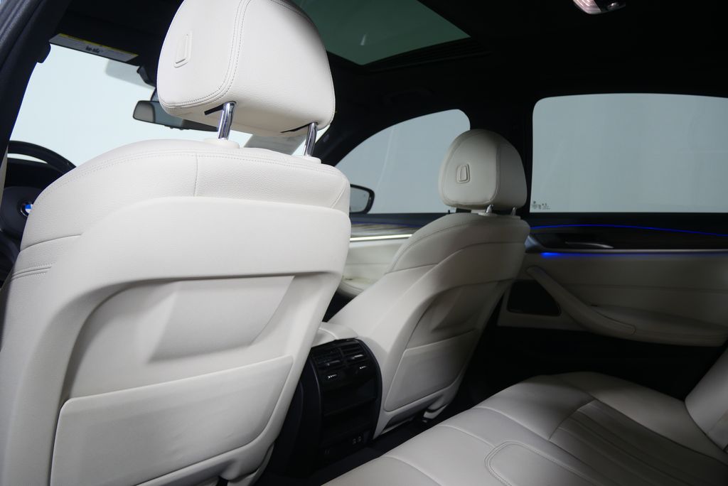 Thumbnail: 2023 BMW 5 Series - 20