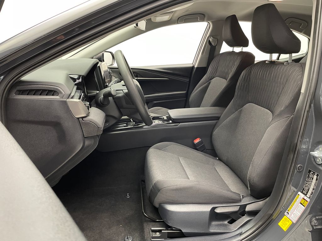 2025 Toyota Camry LE 13